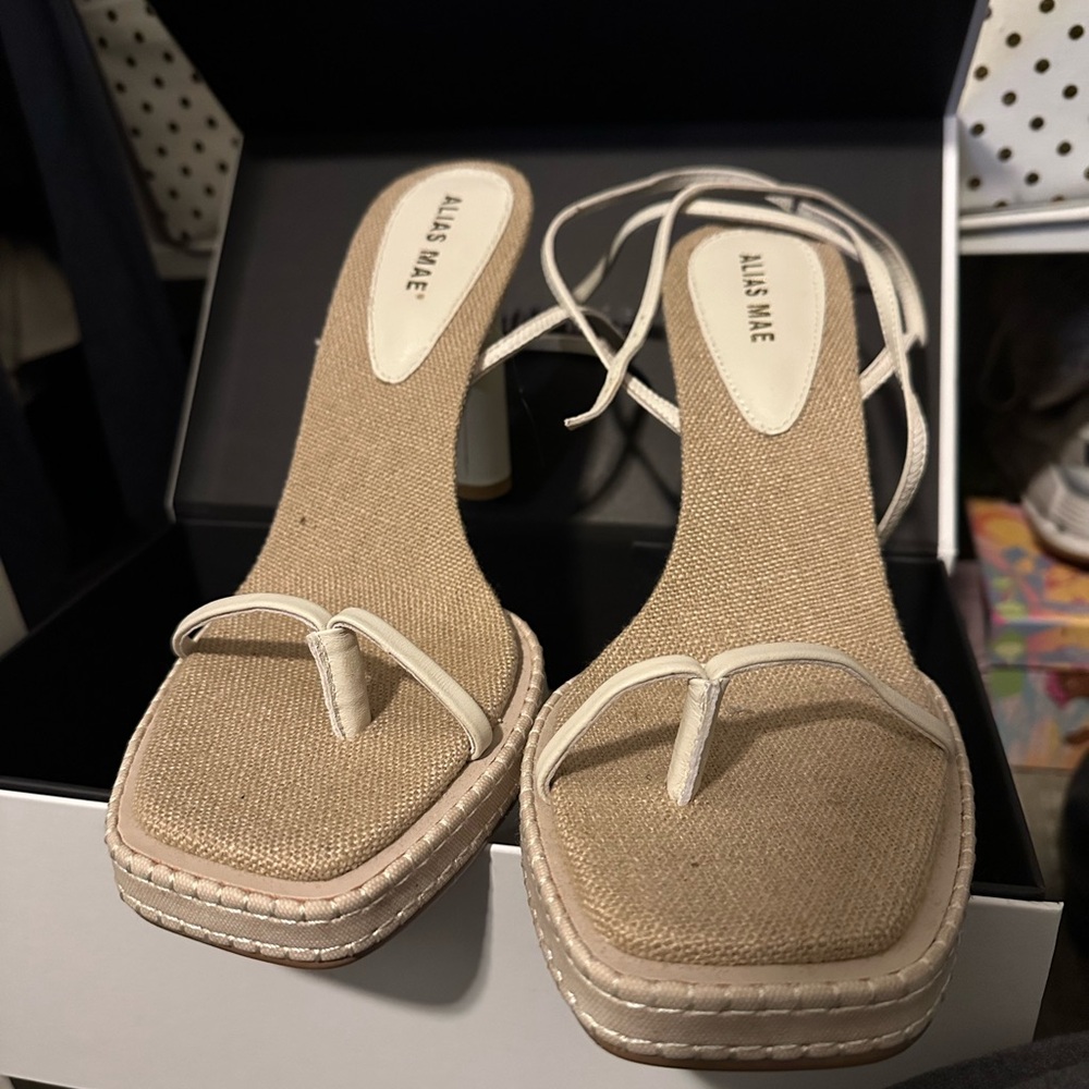 Alias Mae Gia Platform Heel NWOT size 40